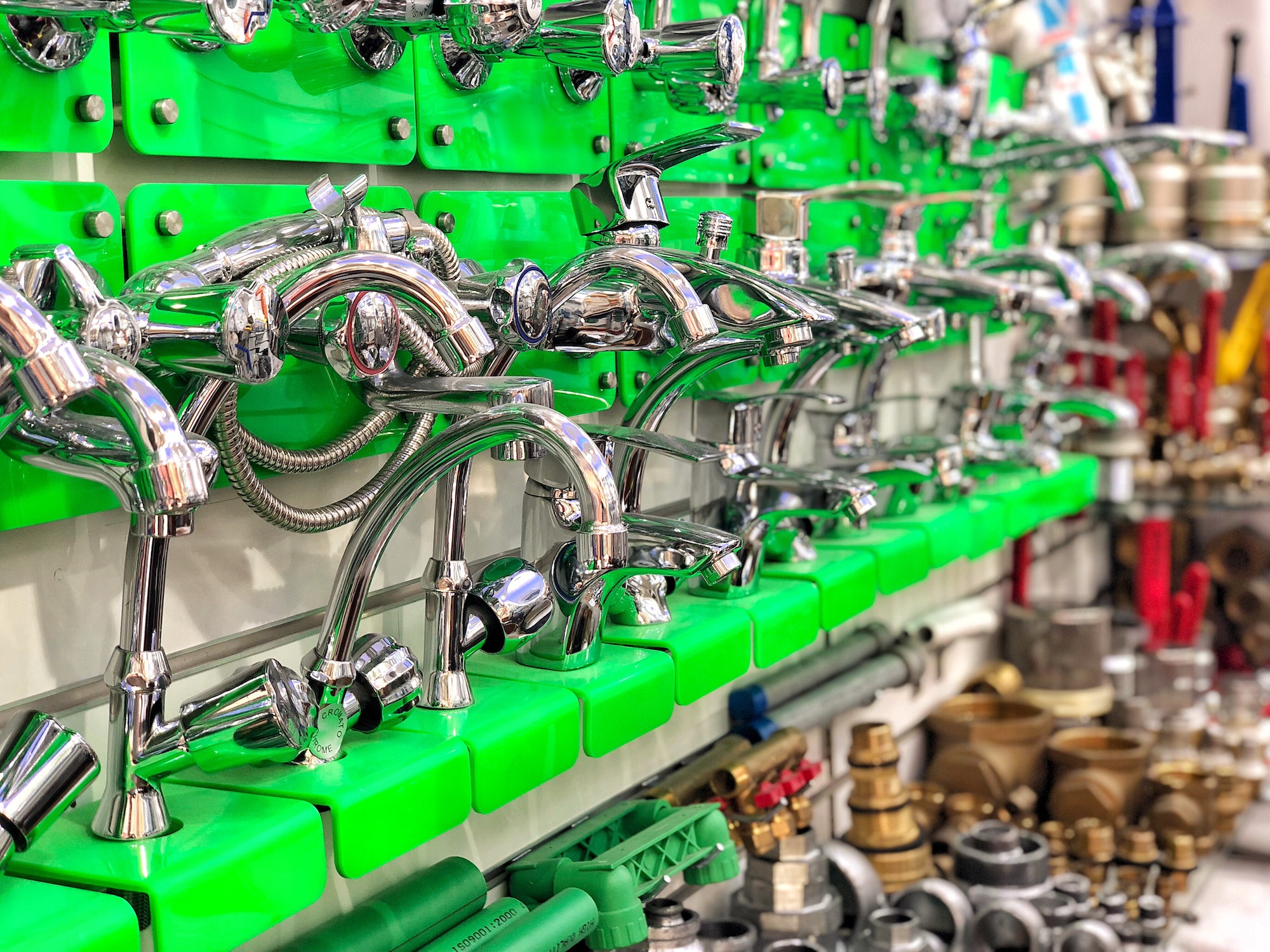 Plumbing store display of faucets